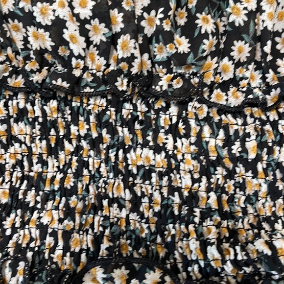 MINT VANILLA BOUTIQUE BRAND DAISY PRINT CROP TOP AND SKIRT SET - Picture 5 of 9